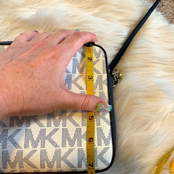 NWOT Michael Kors Monogram Crossbody - Picture 11 of 13